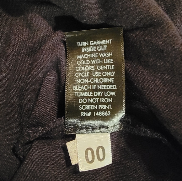 NWT "Does it come in Black?" T-Shirt - Picture 6 of 6